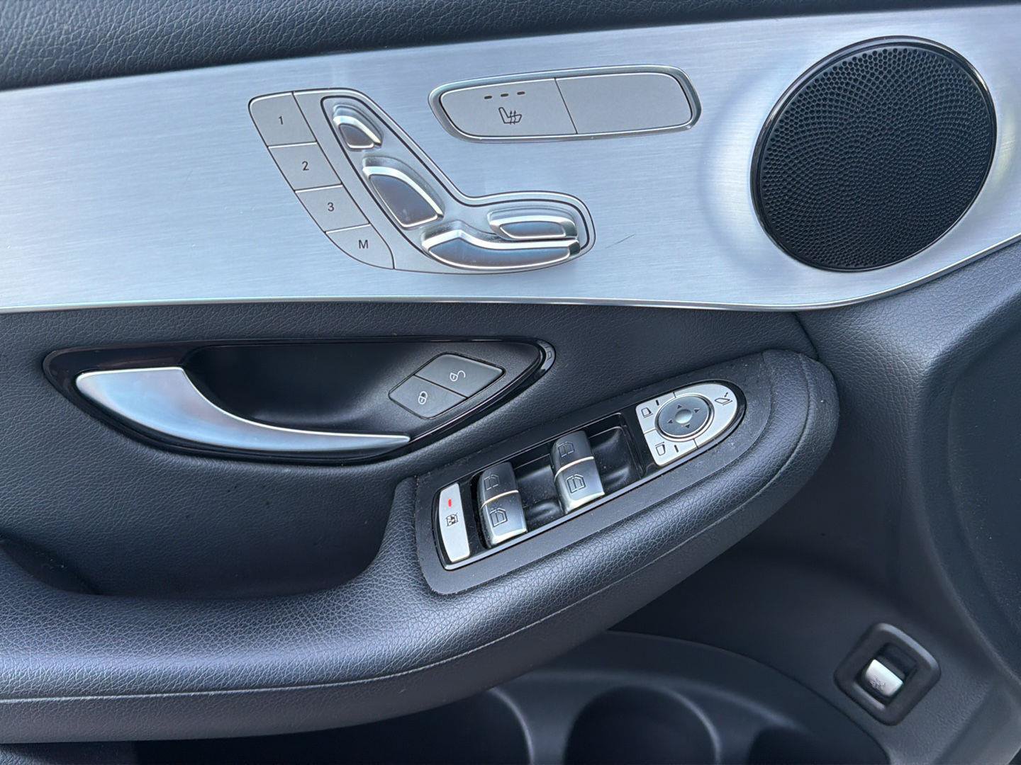 Used 2019 Mercedes-Benz GLC 300 image 6