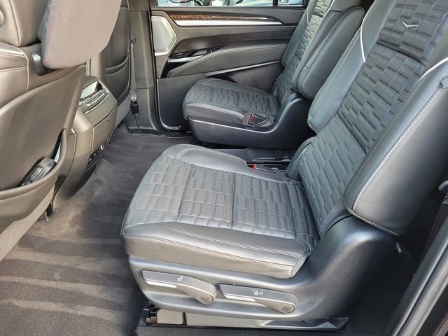 Used 2025 Cadillac Escalade ESV Premium Luxury Platinum image 15