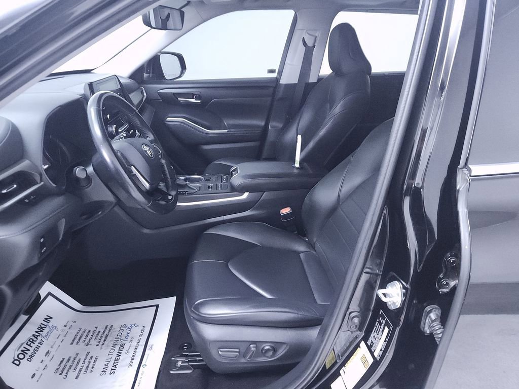 Used 2020 Toyota Highlander XLE AWD/4WD image 11