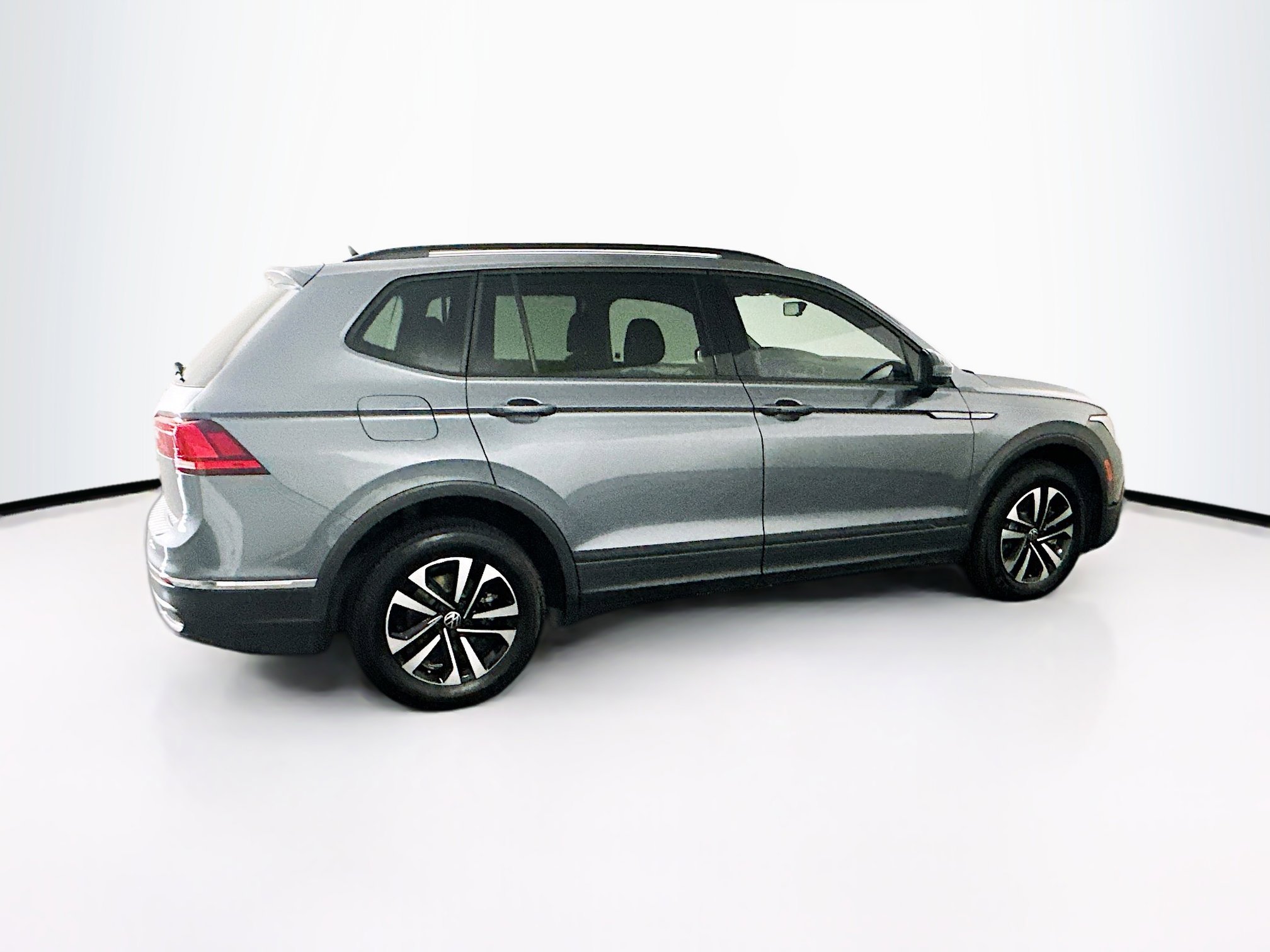 Used 2022 Volkswagen Tiguan S image 10