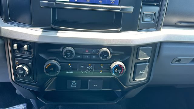 New 2026 Ford F250 XLT w/ FX4 Off-Road Package AWD/4WD image 23