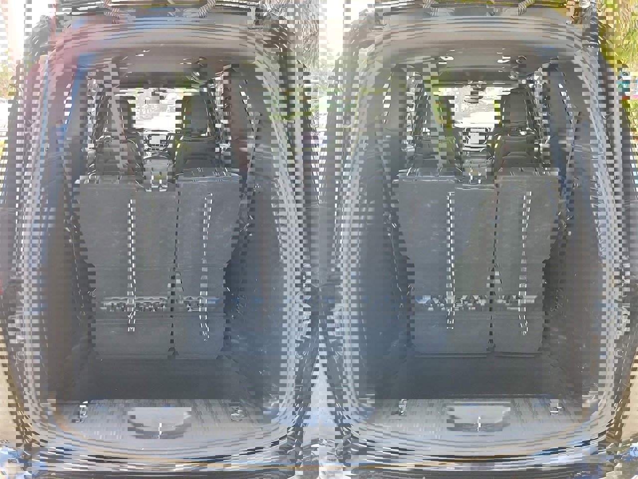 Used 2025 Chrysler Pacifica Select image 7