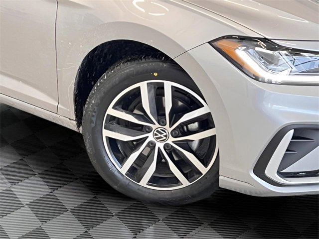 Used 2025 Volkswagen Jetta SE image 27