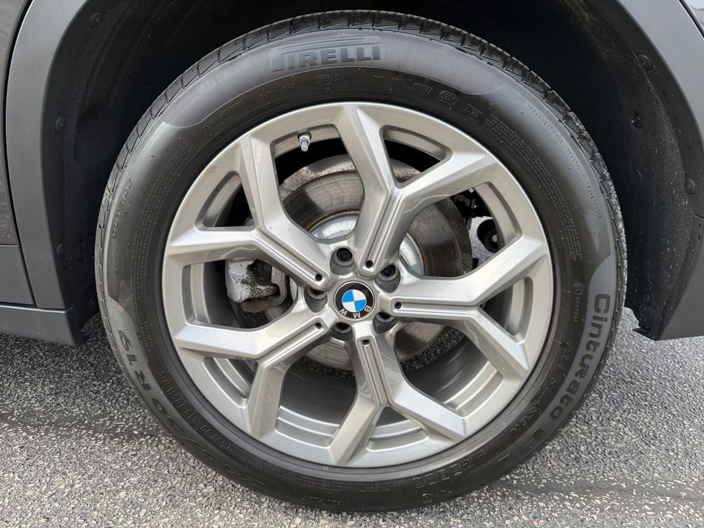Certified 2025 BMW X4 xDrive30i w/ Premium Package image 16