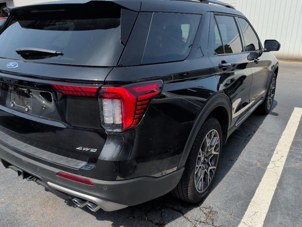 Used 2025 Ford Explorer Platinum w/ Ultimate Package AWD/4WD image 4