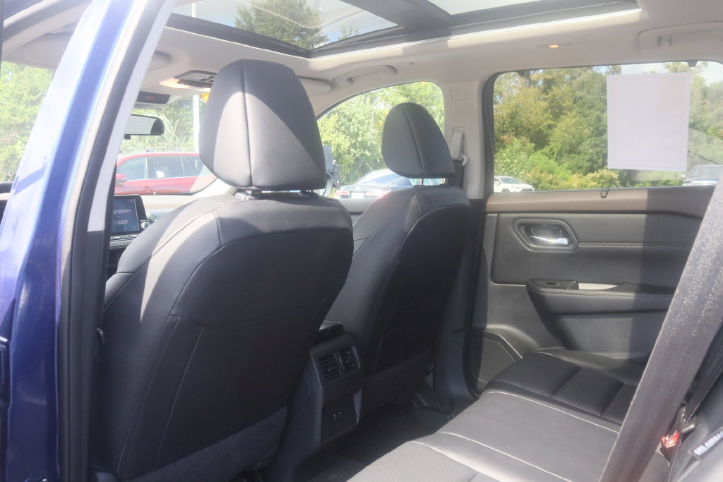 Used 2023 Nissan Rogue SV w/ SV Premium B Package AWD/4WD image 21