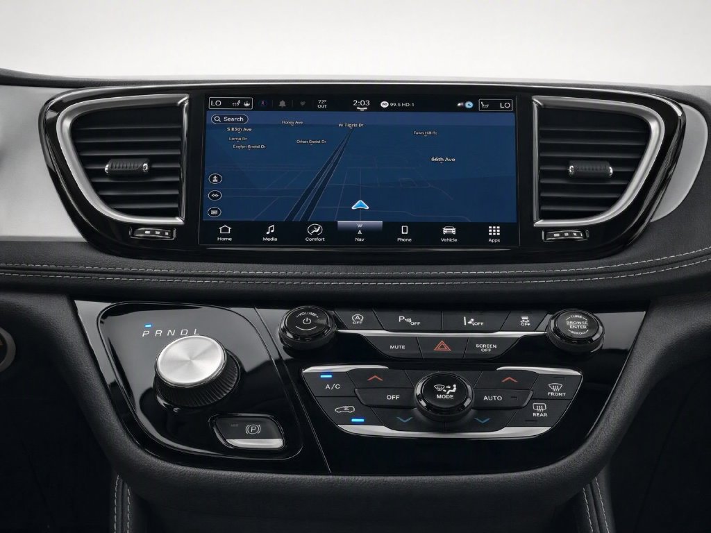 Used 2025 Chrysler Pacifica Limited FWD image 31