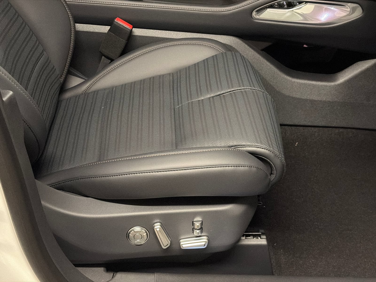 New 2026 Lincoln Nautilus Reserve AWD/4WD image 12