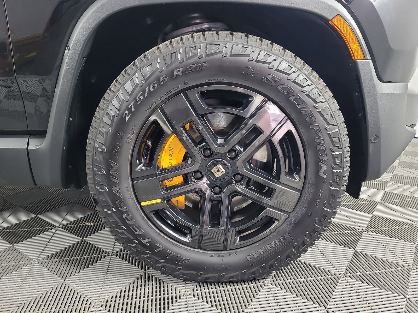 Used 2024 Rivian R1S Adventure image 11