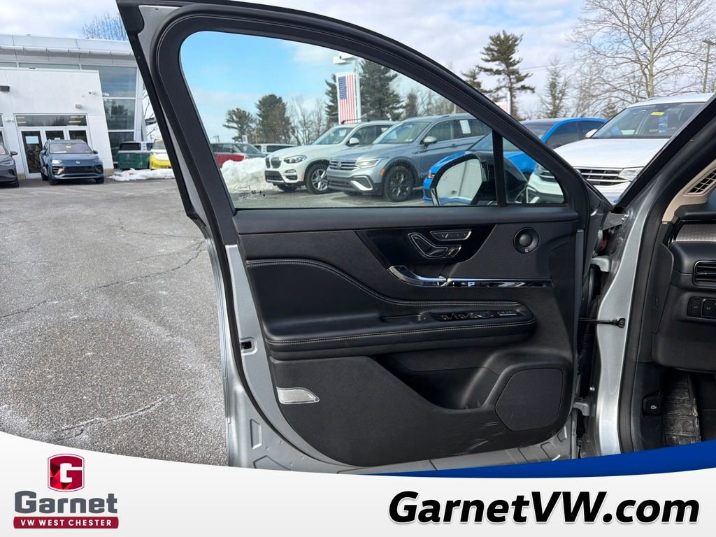 Used 2023 Lincoln Corsair Reserve w/ Equipment Group 202A image 11