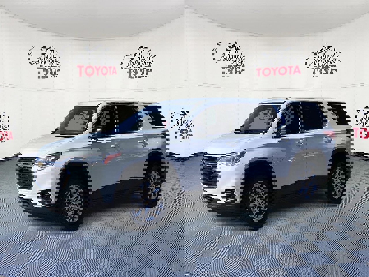 Used 2021 Chevrolet Traverse LS image 2