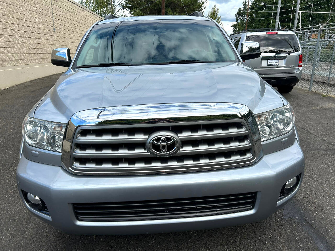 Used 2014 Toyota Sequoia Limited image 2