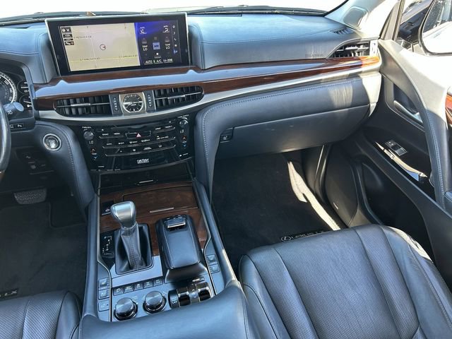Used 2021 Lexus LX 570 4WD w/ Luxury Package image 18