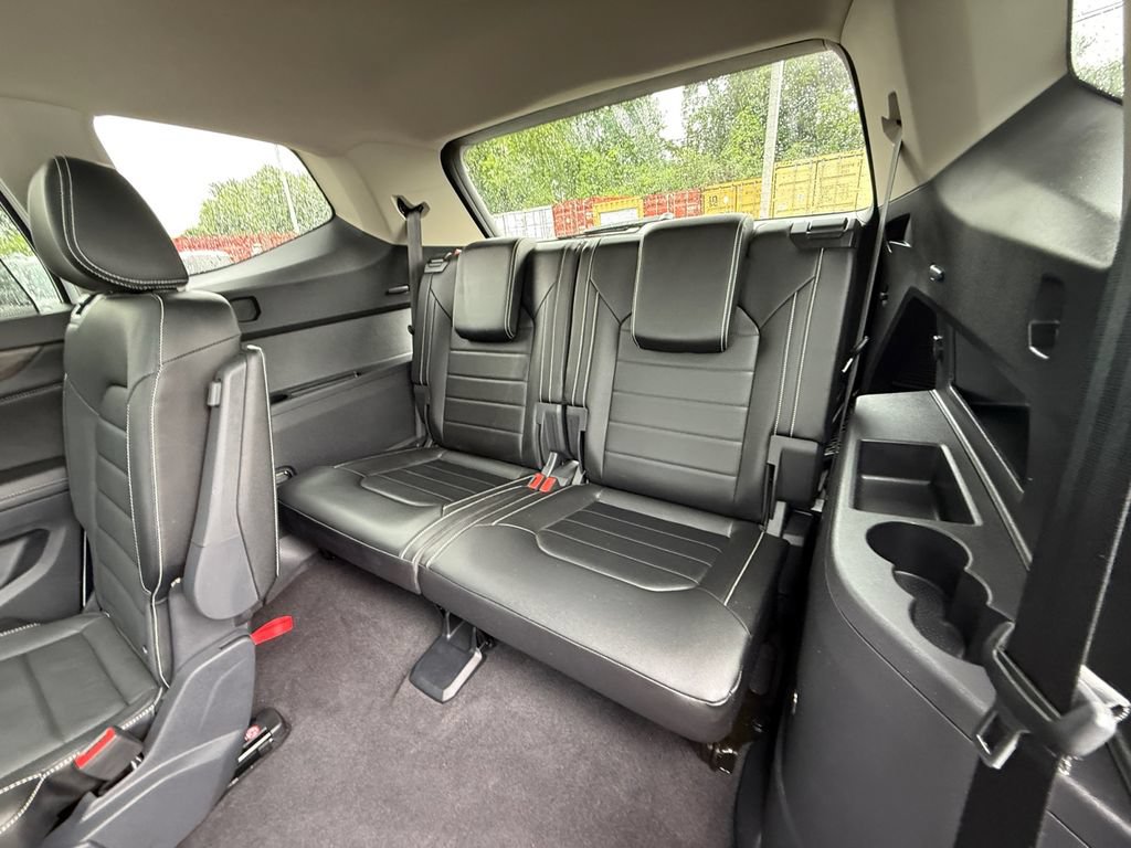 Used 2024 Volkswagen Atlas SEL AWD/4WD image 25