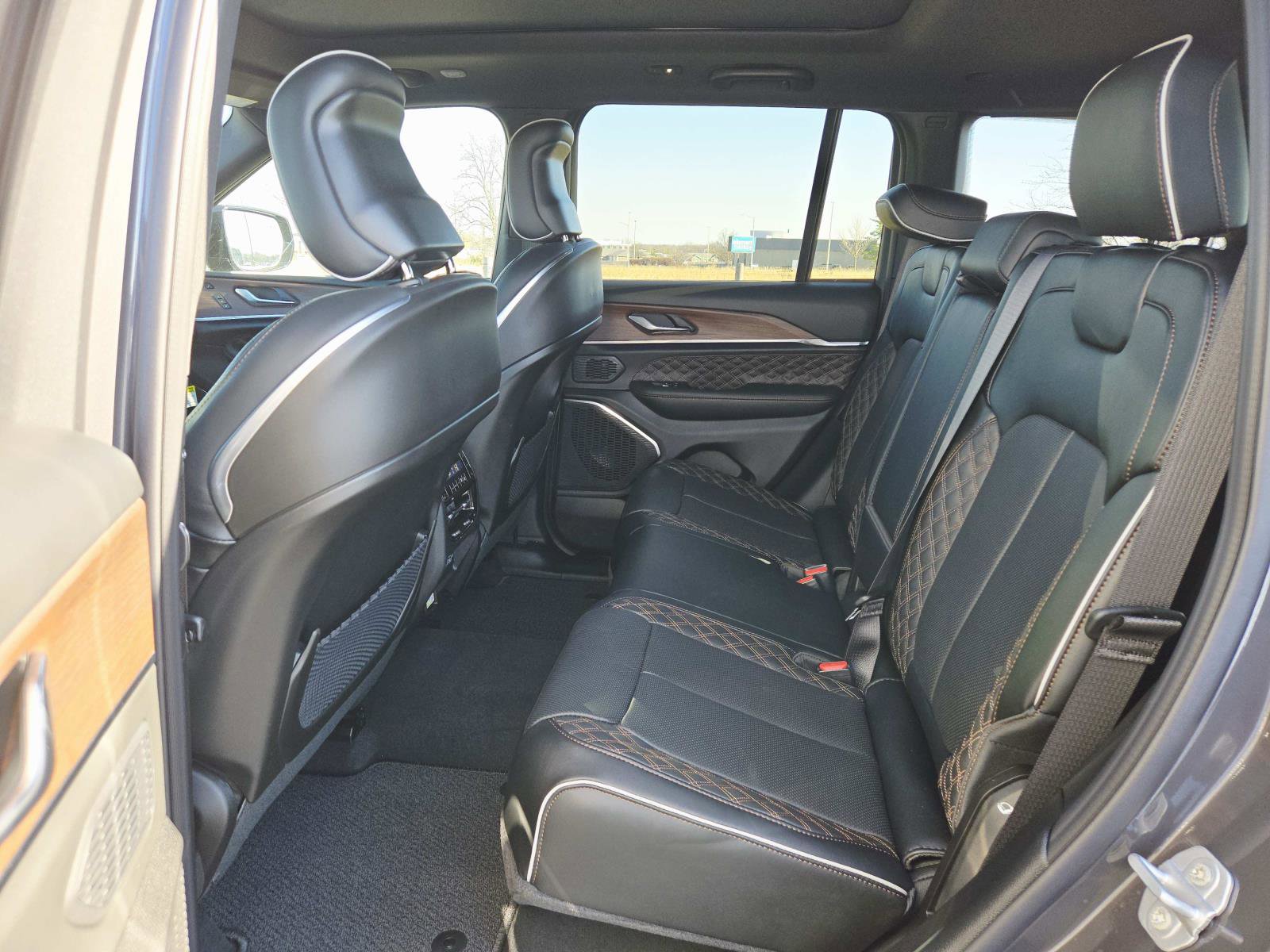 New 2025 Jeep Grand Cherokee Summit image 13