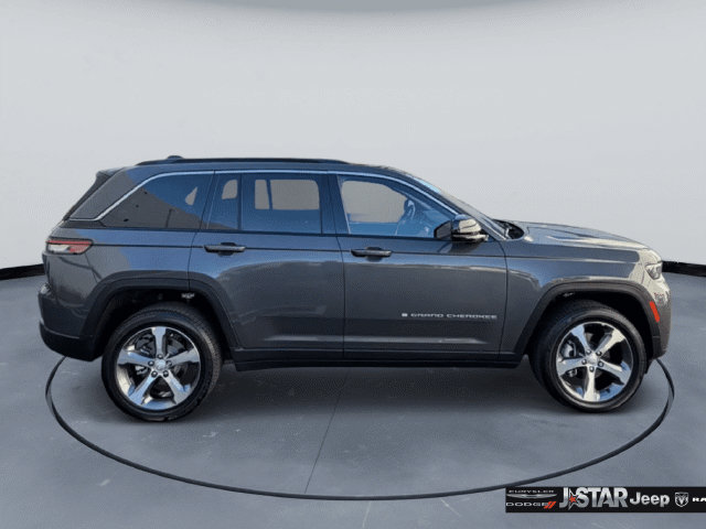 New 2026 Jeep Grand Cherokee Limited RWD image 3