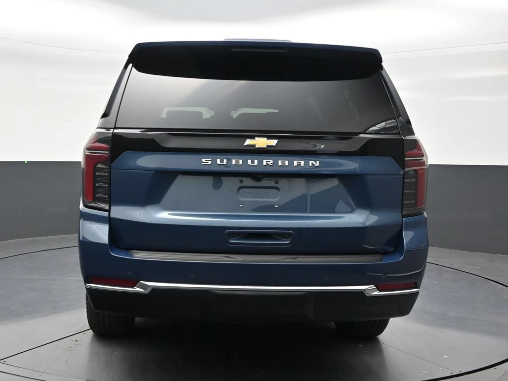 Used 2025 Chevrolet Suburban LS RWD image 4
