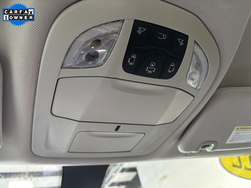 Used 2022 Chrysler Voyager LX image 5