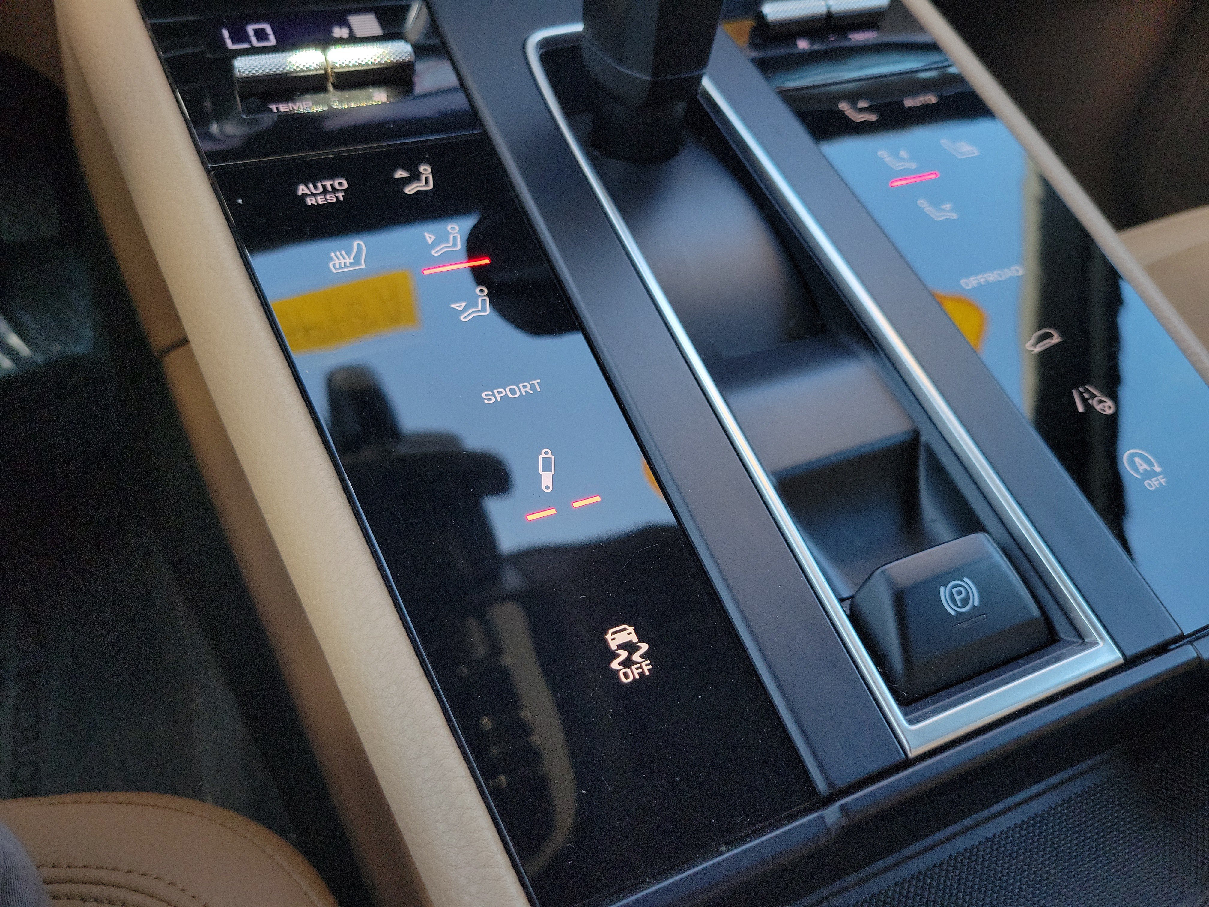 Certified 2024 Porsche Macan S AWD/4WD image 27