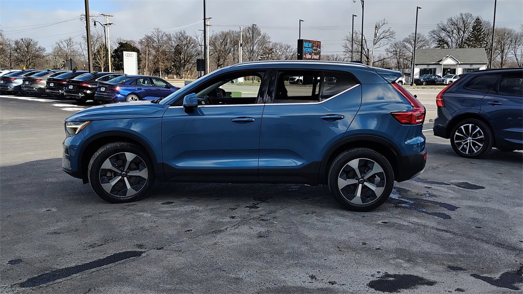 Certified 2023 Volvo XC40 B5 Plus w/ Driver Assist Package image 4