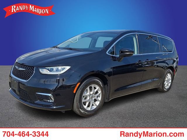 Used 2024 Chrysler Pacifica Touring-L video 1