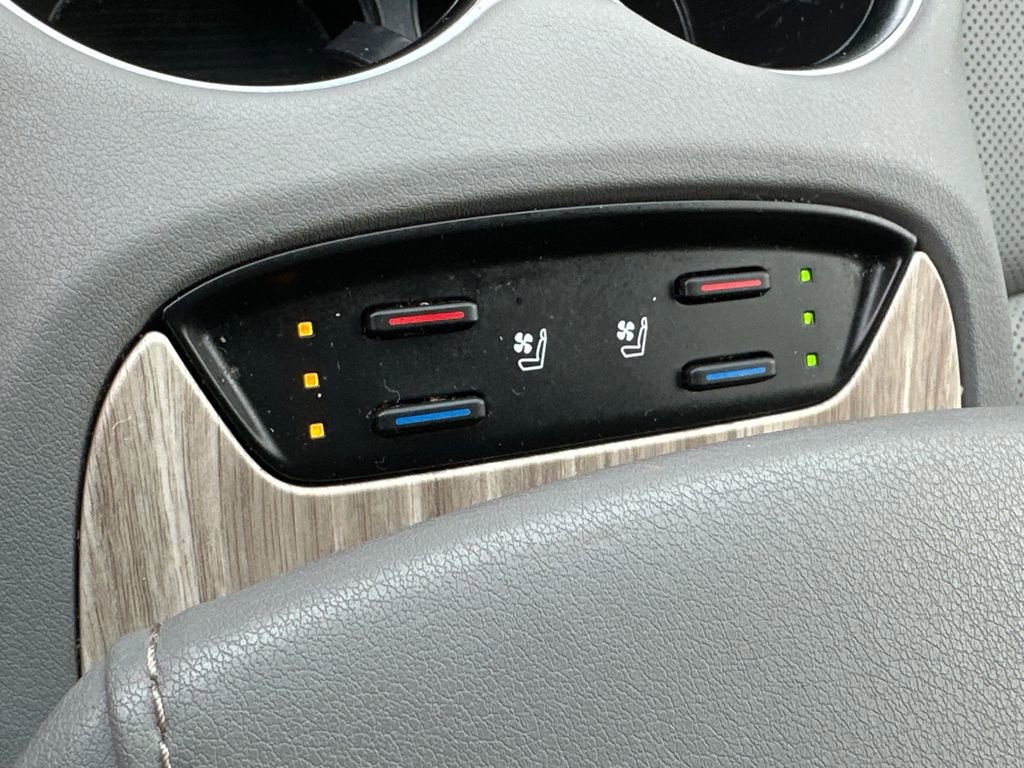 Used 2022 Toyota Venza Limited image 34