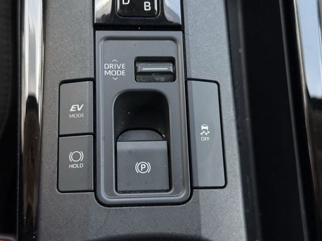 Used 2025 Toyota Prius LE FWD image 20