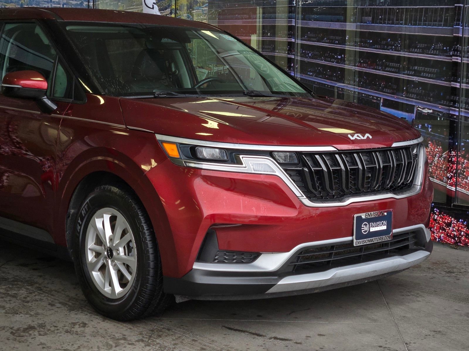 Used 2024 Kia Carnival LX image 2