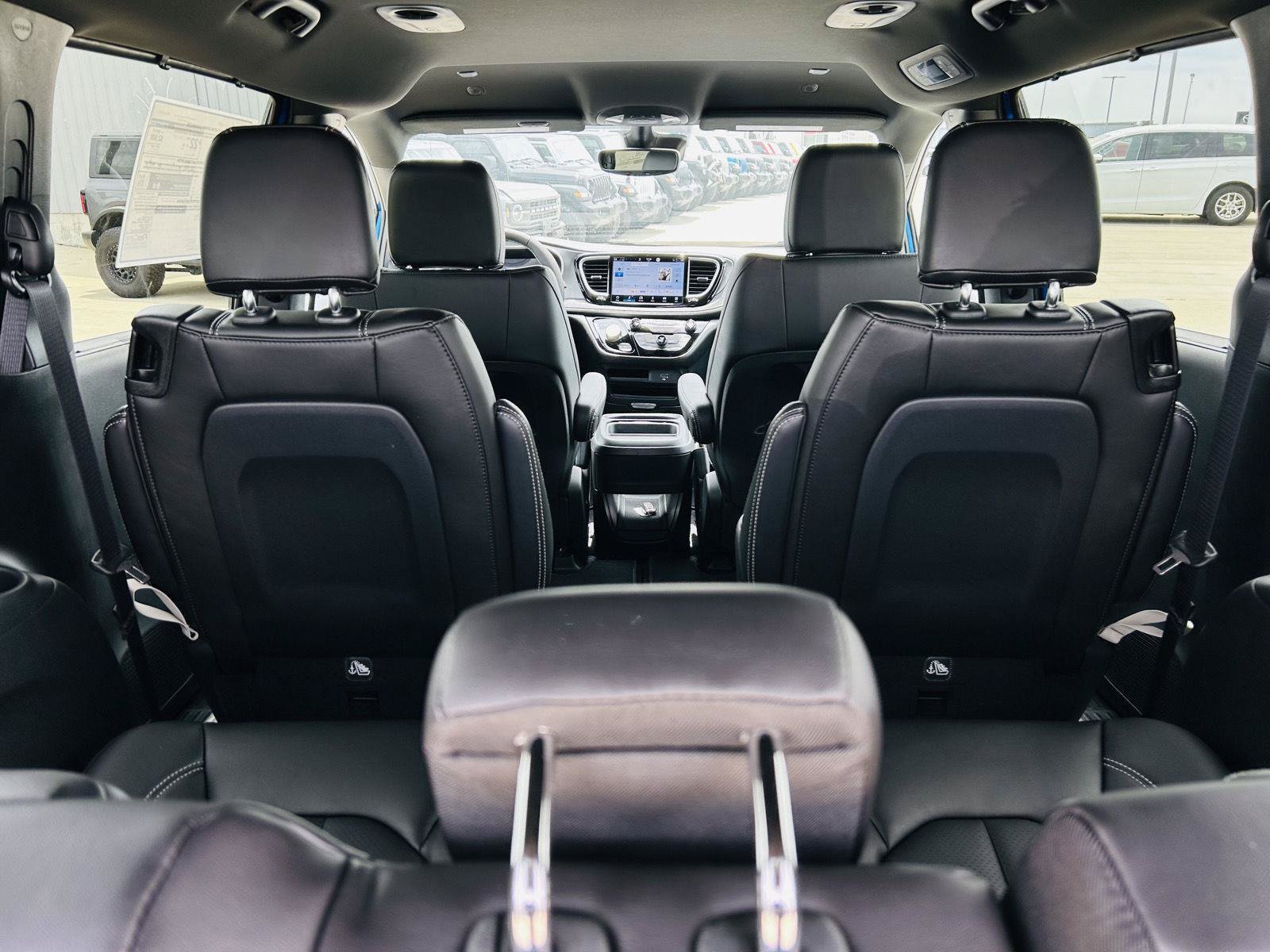 New 2027 Chrysler Pacifica Select FWD image 28