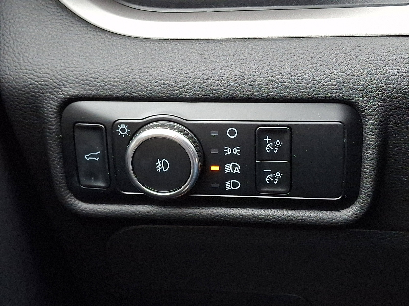 Certified 2023 Ford Explorer XLT w/ Equipment Group 202A image 28