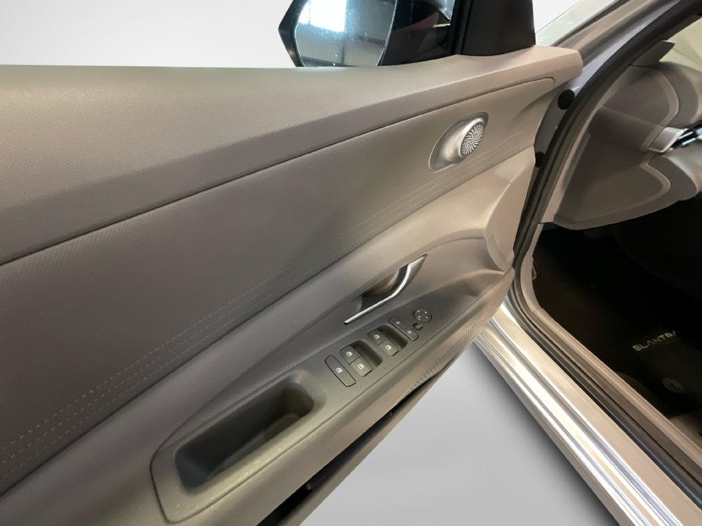 Used 2022 Hyundai Elantra SEL FWD image 14