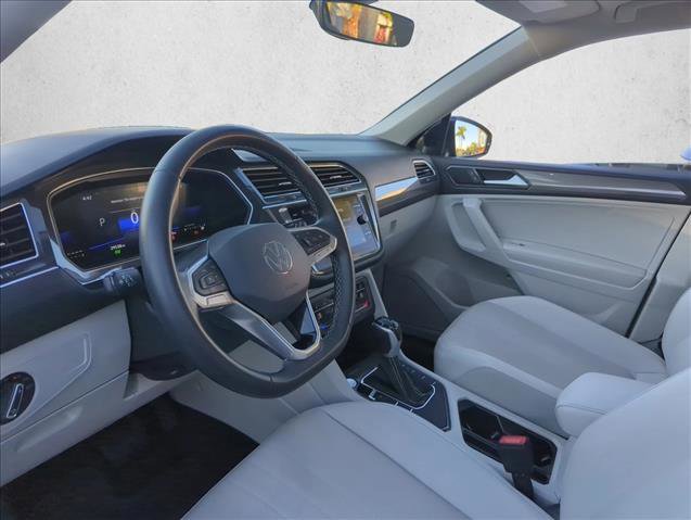 Used 2023 Volkswagen Tiguan SE w/ Panoramic Sunroof Package image 8
