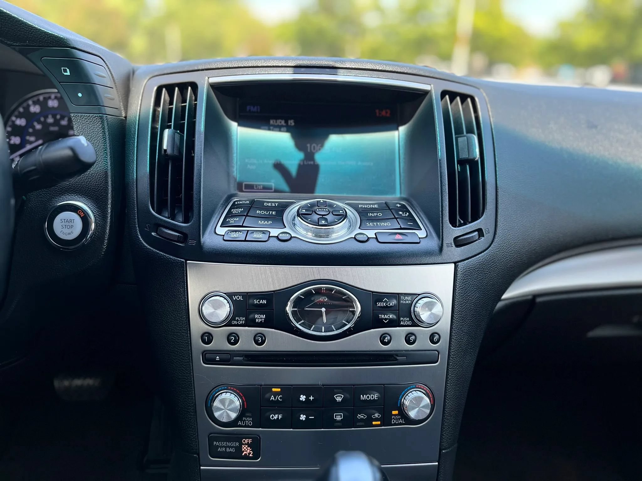 Used 2015 INFINITI Q40 w/ Navigation Package RWD image 17