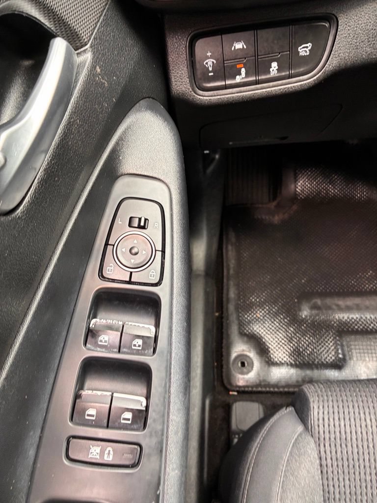 Used 2019 Hyundai Santa Fe SEL FWD image 31