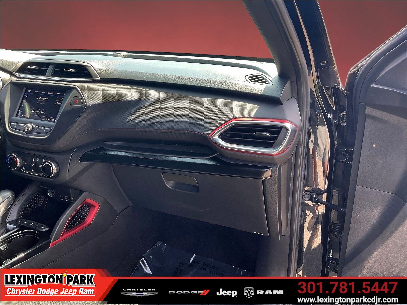 Used 2022 Chevrolet TrailBlazer RS FWD image 25