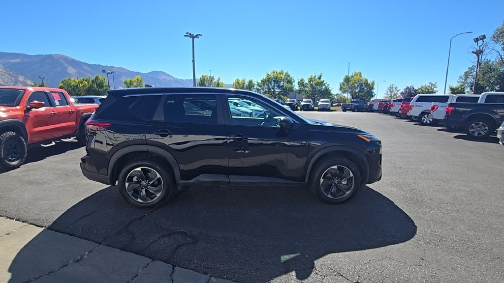 Used 2025 Nissan Rogue SV AWD/4WD image 4