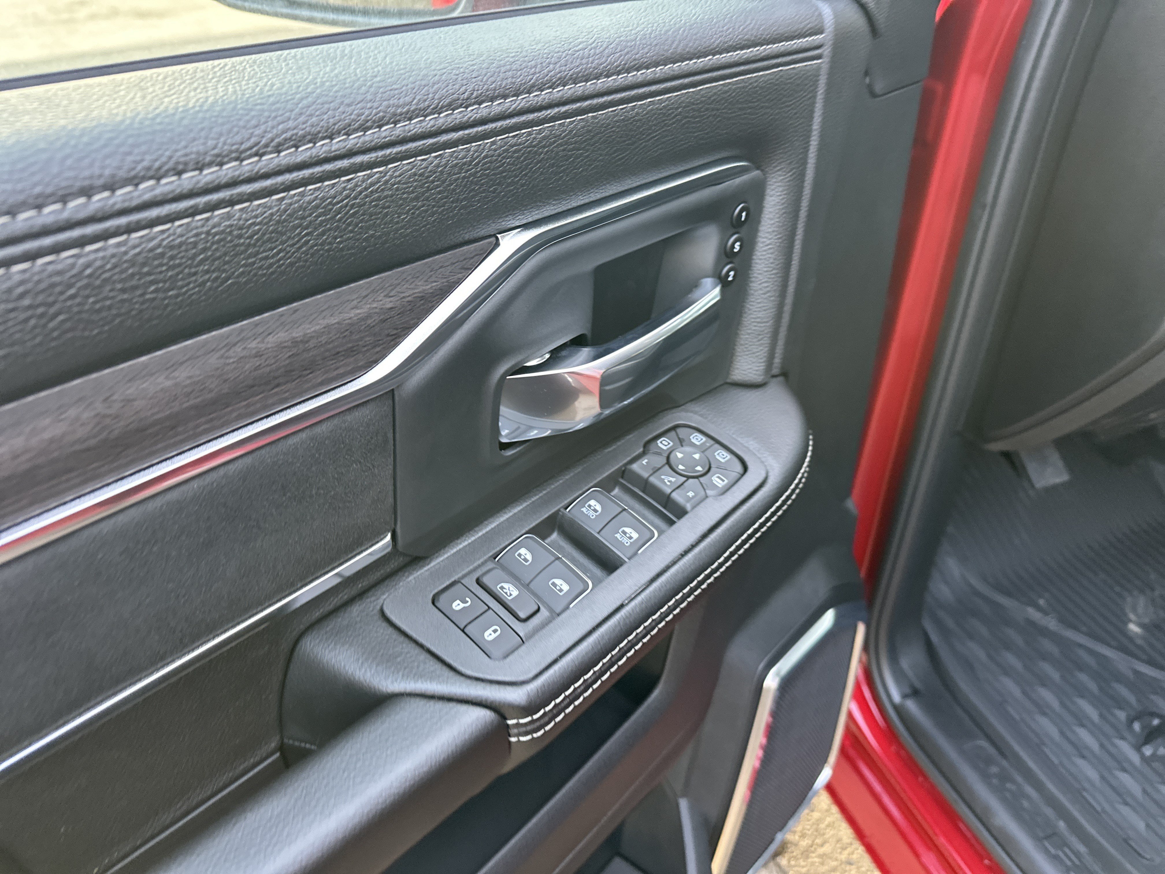New 2026 RAM 2500 Laramie w/ Sport Appearance Package AWD/4WD image 15