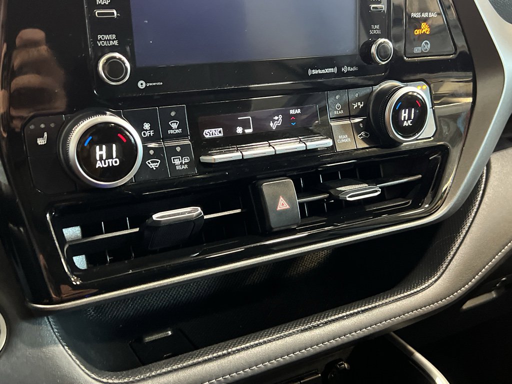 Used 2020 Toyota Highlander XLE image 21