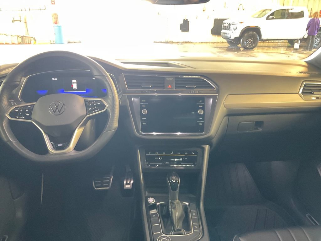 Used 2022 Volkswagen Tiguan SE R-Line AWD/4WD image 18
