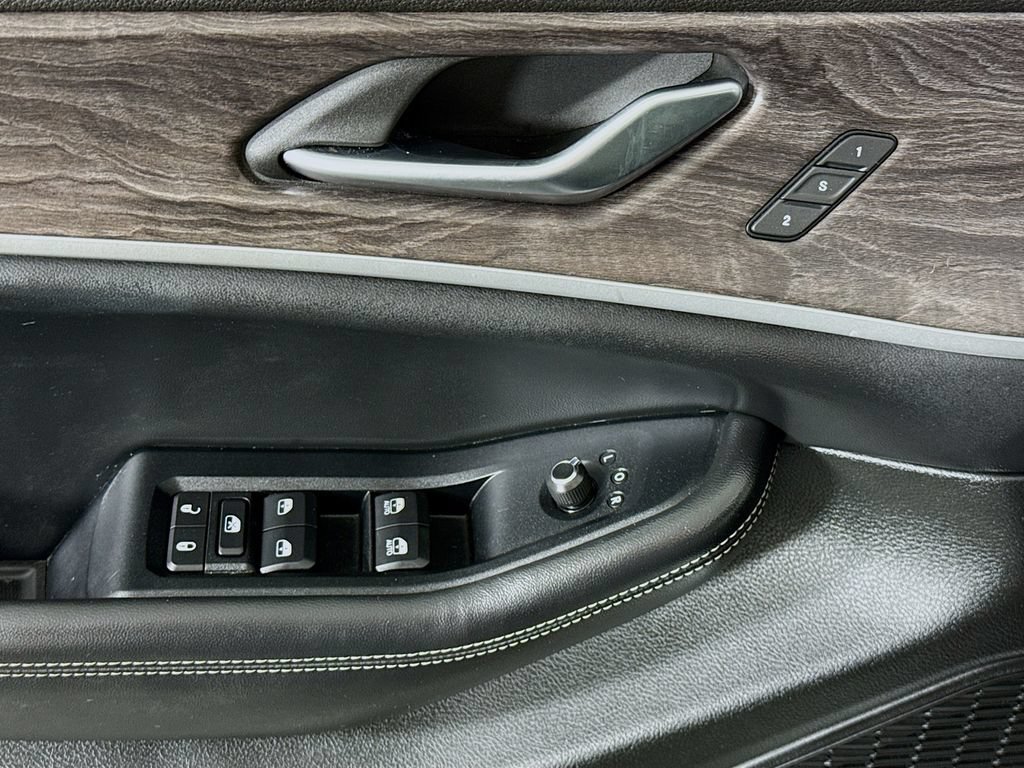 Used 2023 Jeep Grand Cherokee Limited w/ Luxury Tech Group II AWD/4WD image 24