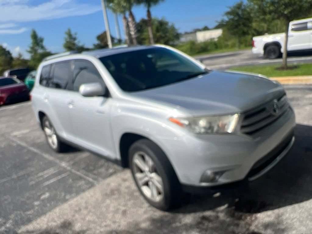 Used 2012 Toyota Highlander Limited w/ Tow Pkg FWD image 2