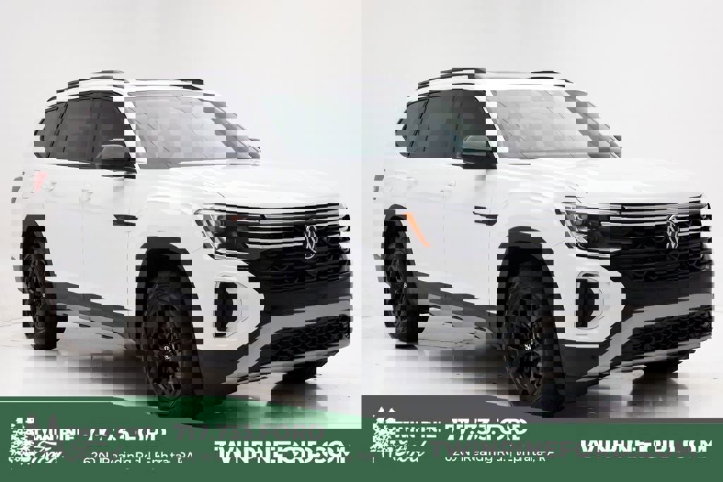 Used 2025 Volkswagen Atlas Peak Edition SE image 1