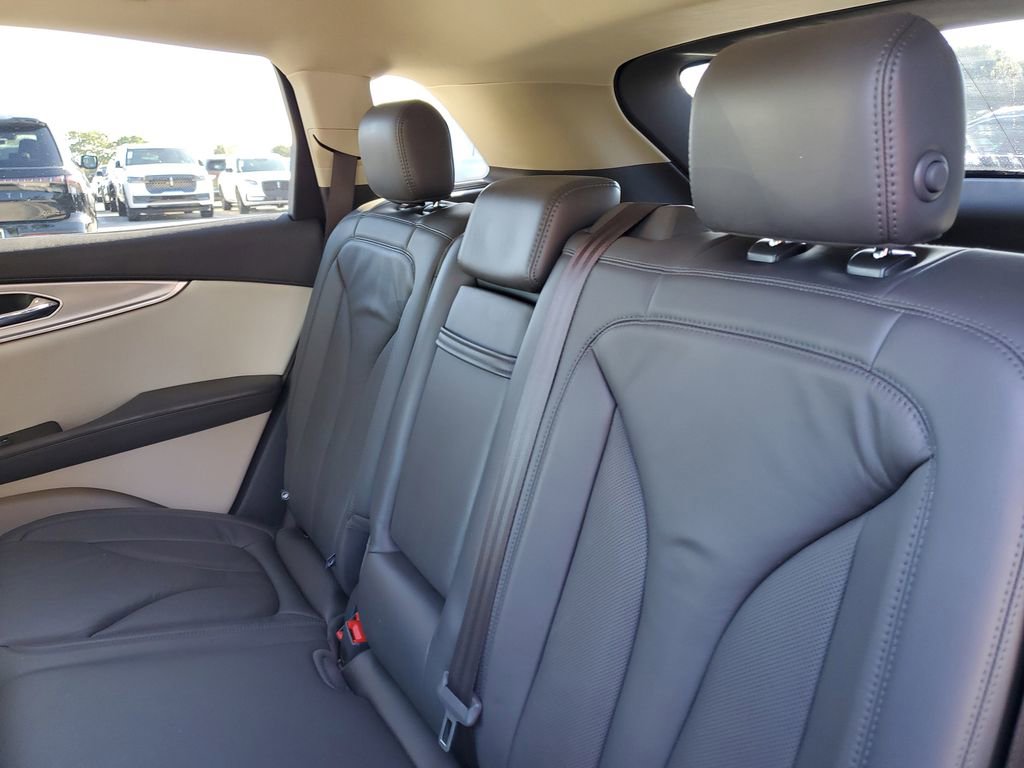 Certified 2019 Lincoln Nautilus Select image 12