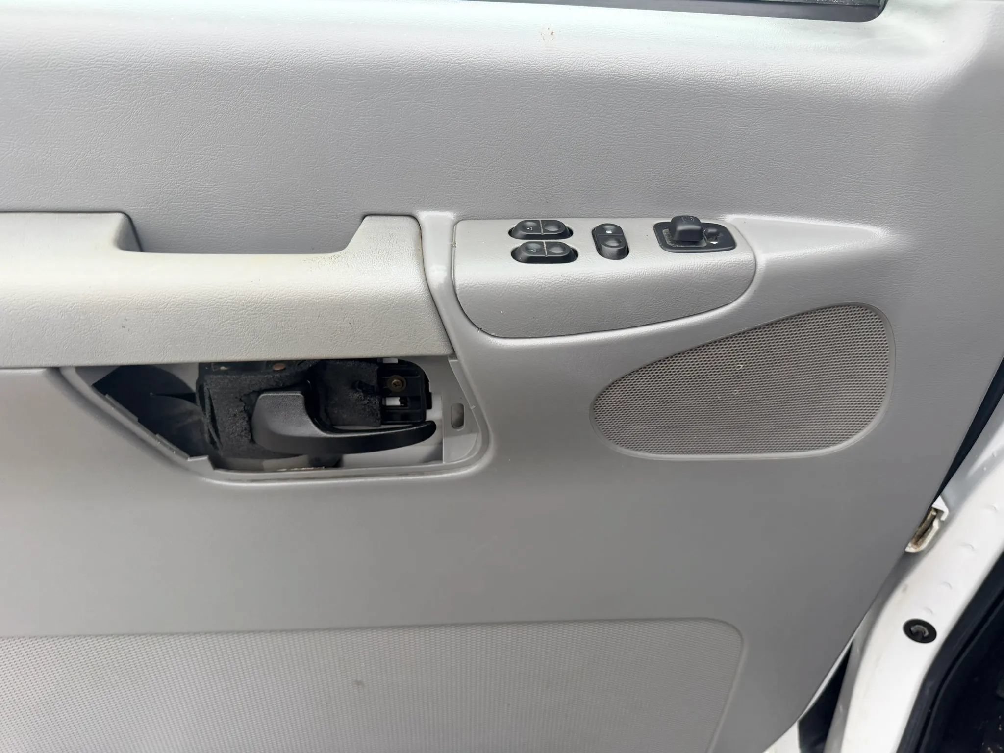 Used 2008 Ford E-250 and Econoline 250 RWD image 6