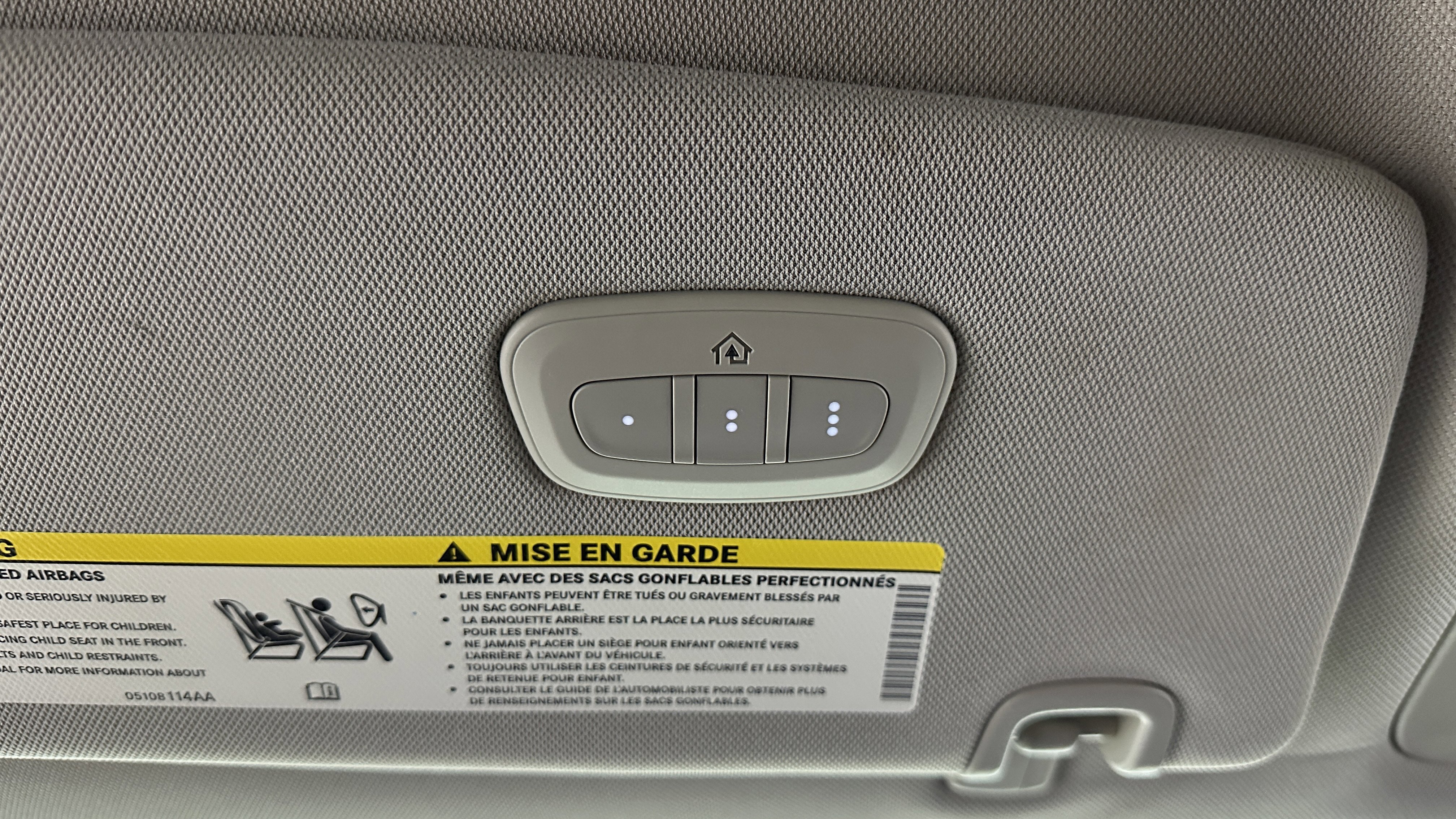 Used 2022 Chrysler Pacifica Touring-L w/ Uconnect Theater Family Group image 17