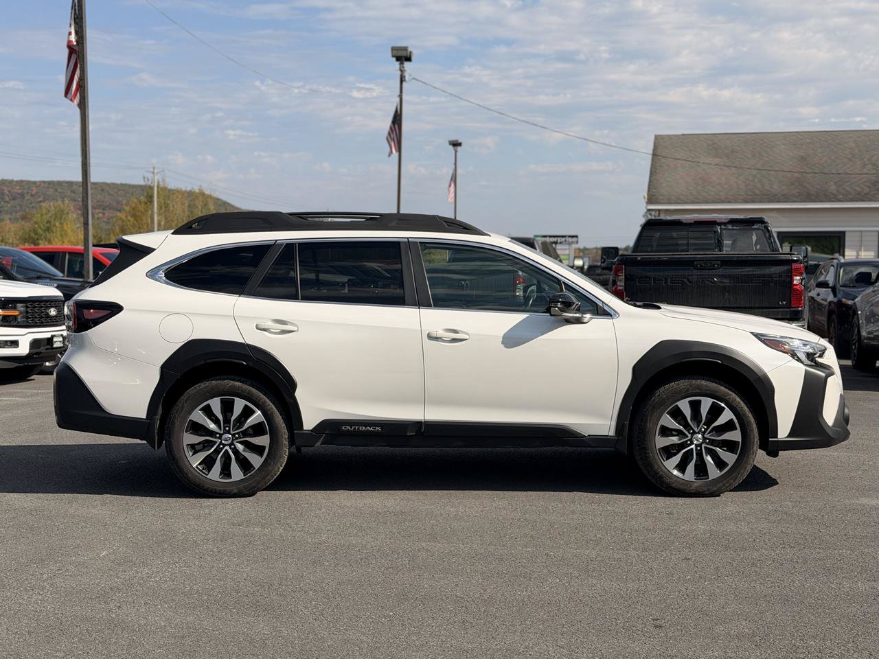 Used 2025 Subaru Outback Limited AWD/4WD image 4