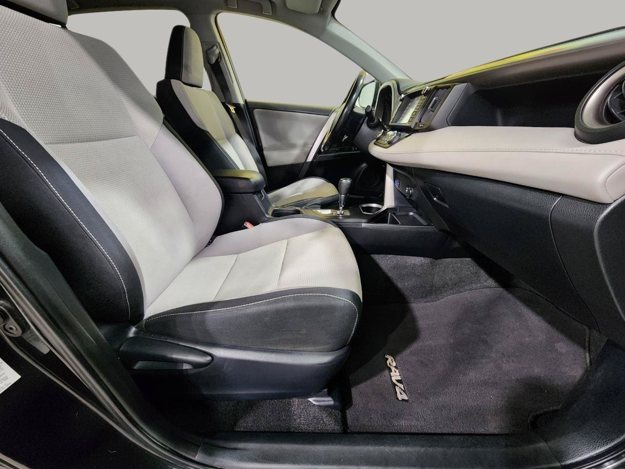 Used 2016 Toyota RAV4 XLE w/ Convenience Package AWD/4WD image 26