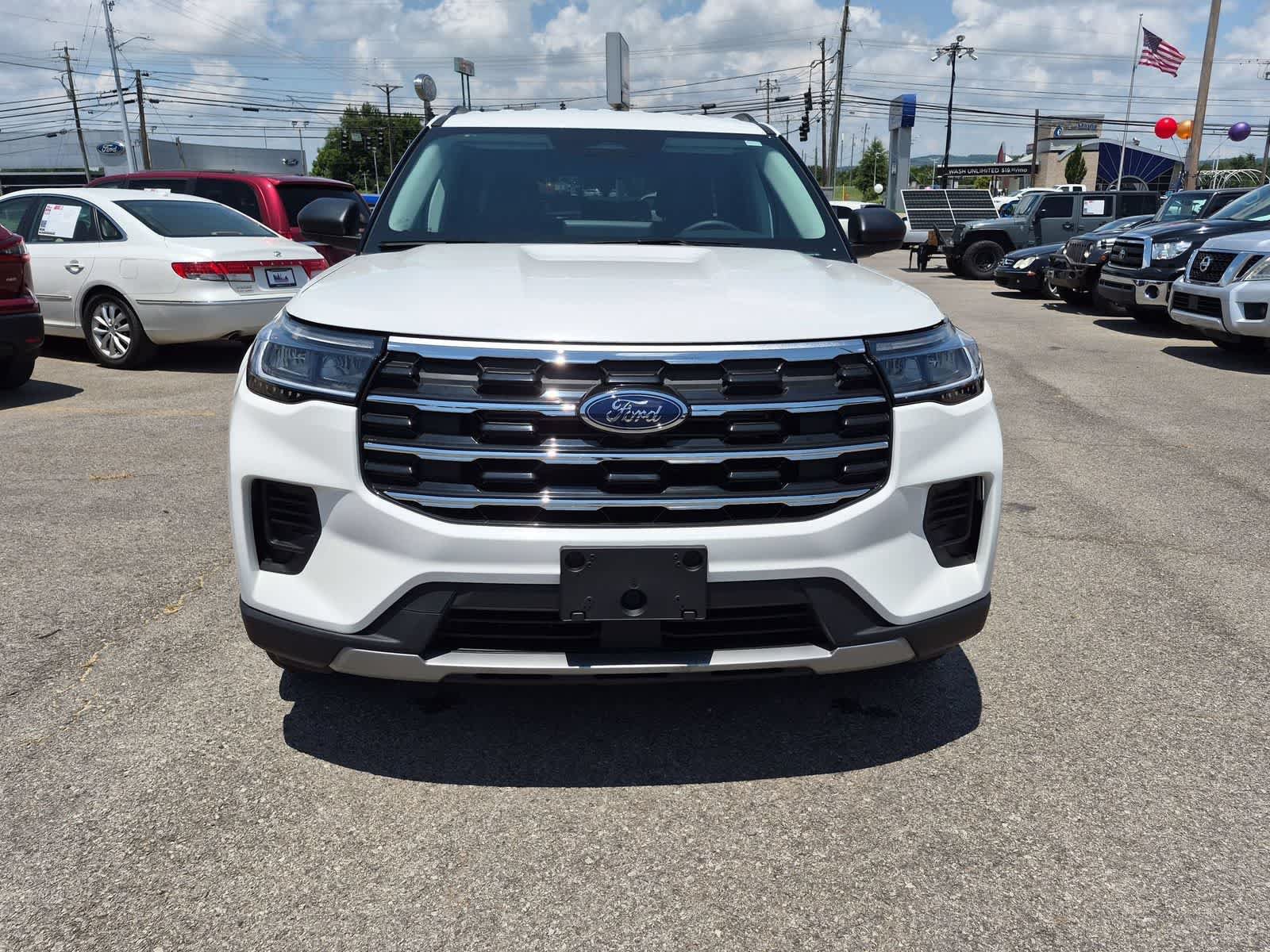 Used 2025 Ford Explorer Active AWD/4WD image 9