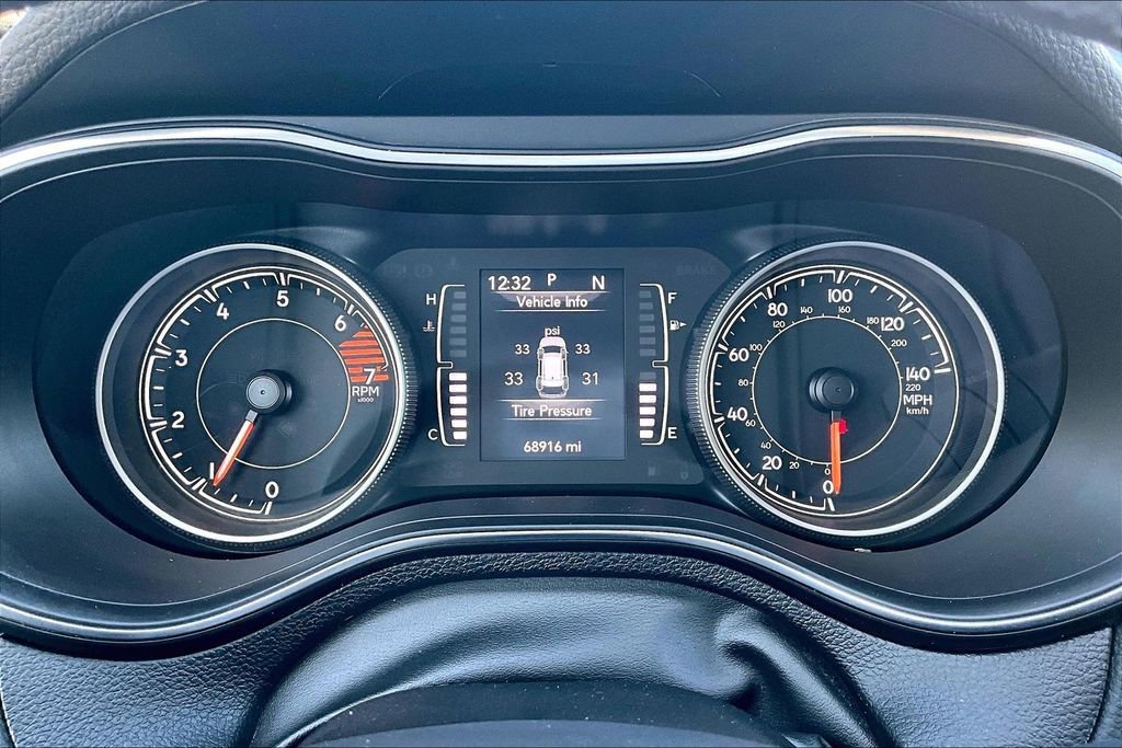 Used 2019 Jeep Cherokee Latitude w/ Cold Weather Group AWD/4WD image 19