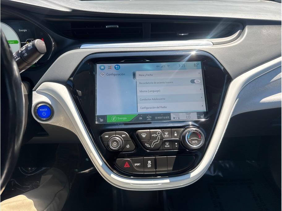 Used 2018 Chevrolet Bolt Premier w/ Infotainment Package FWD image 29